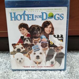 Dreamworks  Hotel for Dogs  Blu Ray  2009 release  NEW Sealed